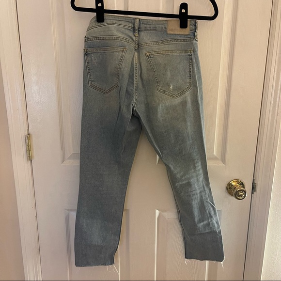 SIZE 26 | Zara blue jeans with rip detail - Picture 3 of 4